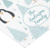 かわいい冬のペンギンのクリスマスブルー ミディアムテーブルランナー (コーナー)