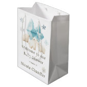 かわいい冬のホッキョクグマ赤ちゃんシャワー ミディアムペーパーバッグ (裏面アングル)