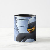 かわいい冬の水兵ペンギン 雪のホリデーアート マグカップ (中央)