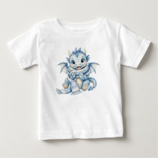かわいい冬の赤ちゃんドラゴンとあったかマフラー キッズ ベビーTシャツ