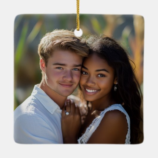 かわいい初めてのクリスマス婚約したフォトクリスマス セラミックオーナメント (裏面)