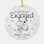 かわいい初めてのクリスマス婚約漫画カップル セラミックオーナメント (正面)