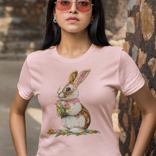 かわいい刺繍のルックイースターバニー Tシャツ