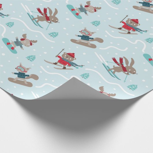かわいい動物たちスキーとスノーボードを青で ラッピングペーパー (角)