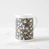 かわいい動物のおもしろいデザイン緑の装飾 ボーンチャイナマグカップ (正面右)