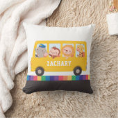 かわいい動物の子どもたちと黄色いスクールバス クッション (ブランケット)