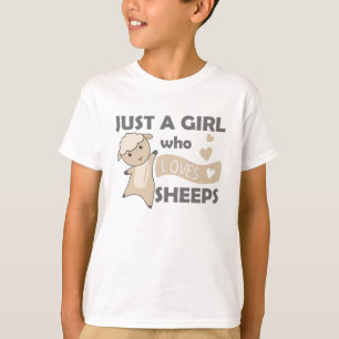 かわいい動物の羊を見るのが大好きな少女 Tシャツ