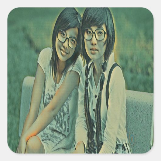 かわいい友達が隣に座っている スクエアシール (正面)