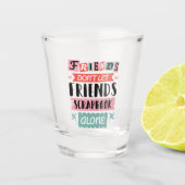 かわいい友達は友達にスクラップブックを一人にさせない ショットグラス (正面)