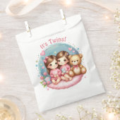 かわいい双子の女の子のベビーシャワーのための水彩テディベア フェイバーバッグ (クリップ留めされた状態)