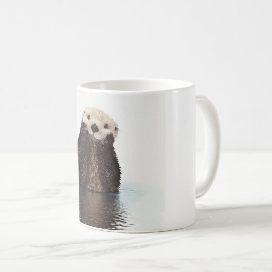 かわいい可愛らしいフワフワのカワウソ コーヒーマグカップ (正面右)