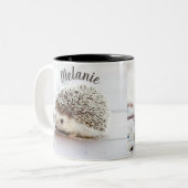 かわいい可愛らしいベビーパーソナライズされたハリネズミ ツートーンマグカップ (正面左)