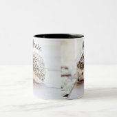 かわいい可愛らしいベビーパーソナライズされたハリネズミ ツートーンマグカップ (中央)