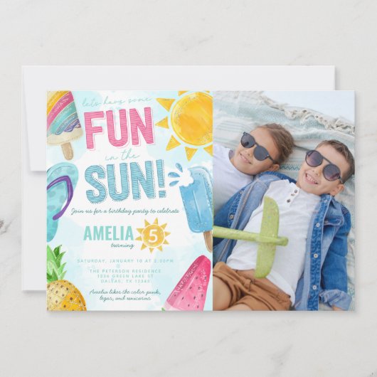 かわいい夏のおもしろいインザサン誕生日プールパーティー 招待状 (正面)