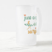 かわいい夏の引用文サーフィンが大好きな女の子 フロストグラスビールジョッキ (正面右)