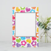 かわいい多色の花とハートの女の子らしいパターン 便箋 (スタンド正面)