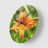 かわいい大きなユリの花の写真 ラウンド壁時計 (傾斜)