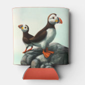 かわいい大西洋のパフィン、海の上の岩 缶クーラー (裏面)