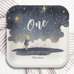 かわいい天体誕生日スターズウォーターカラーボーイ ペーパープレート<br><div class="desc">かわいい天体誕生日星水色ボーイ紙パーティープレートは、星を見上げる小さな少年のかわいい水色を特徴とする。男の赤ちゃん、子供の最初の誕生日パーティーのお祝いと赤ちゃんシャワーに最適。Evco Studioによる設計。コーディネート項目の表示www.zazzle.com/store/evcostudio</div>