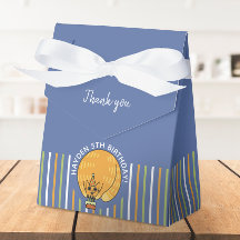 かわいい太ったオレンジ色の猫