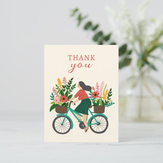 かわいい女の子が花を飾った自転車に乗ってる THANK YOU ポストカード (スタンド正面)