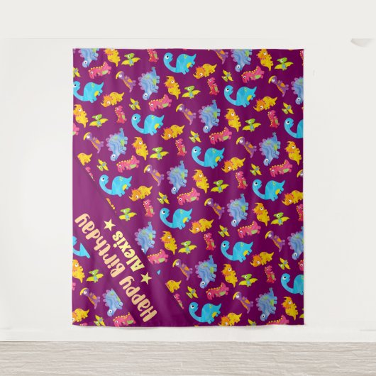 かわいい女の子のカラフルな紫の恐竜をテーマにした誕生日 タペストリー (正面)