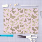 かわいい女の子のゴールドベージュの蝶模様がピンクの背景に 薄葉紙 (クラフト)