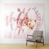 かわいい女の子のベビークマパイロットピンク飛行機の美しい タペストリー (インサイチュ(横))