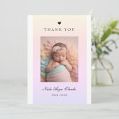 かわいい女の子の出生告知カードと写真 招待状 (スタンド正面)