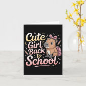 かわいい女の子の学校生活 カピバラの初日の学校 カード (黄色い花)