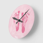 かわいい女の子の足跡 ラウンド壁時計 (傾斜)