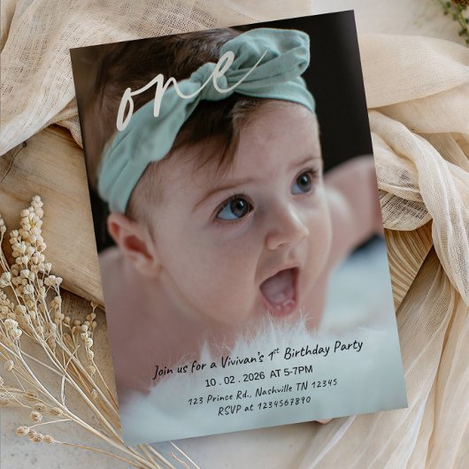 かわいい女の子の1歳の誕生日パーティー 招待状
