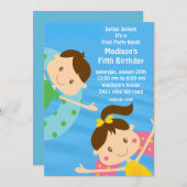 かわいい女の子及び男の子のプールを囲んでのパーティの誕生日の招待状 招待状 (正面/裏面)