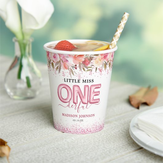 かわいい女の子恋しく思、1日1回目の誕生日 紙コップ (インサイチュ)