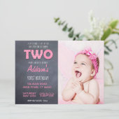 かわいい女の子2nd誕生日ピンクチョークボード 招待状 (スタンド正面)