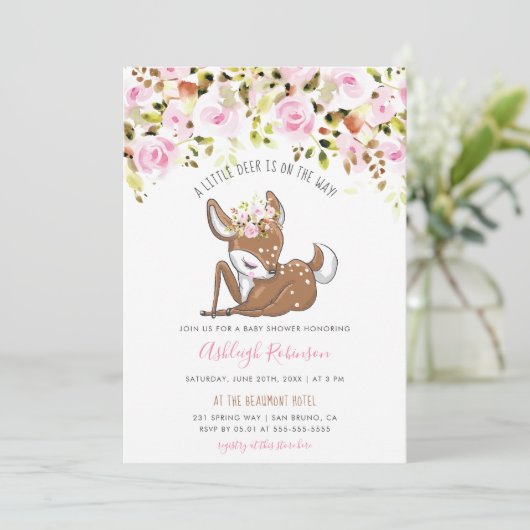 かわいい女の赤ちゃんのシカ及び種族の花のベビーシャワー 招待状 (スタンド正面)