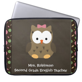 かわいい女の赤ちゃんのフクロウ、ピンクまたは緑またはブラウン ラップトップスリーブ
