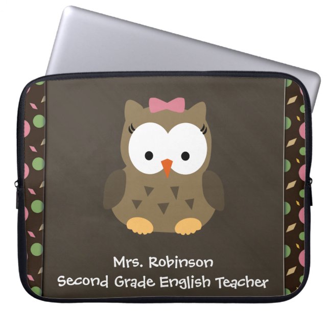 かわいい女の赤ちゃんのフクロウ、ピンクまたは緑またはブラウン ラップトップスリーブ (正面)