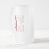 かわいい女子ゴルフティーユーモアスポーツおもしろいマゼンタスポーツ フロストグラスビールジョッキ (正面左)