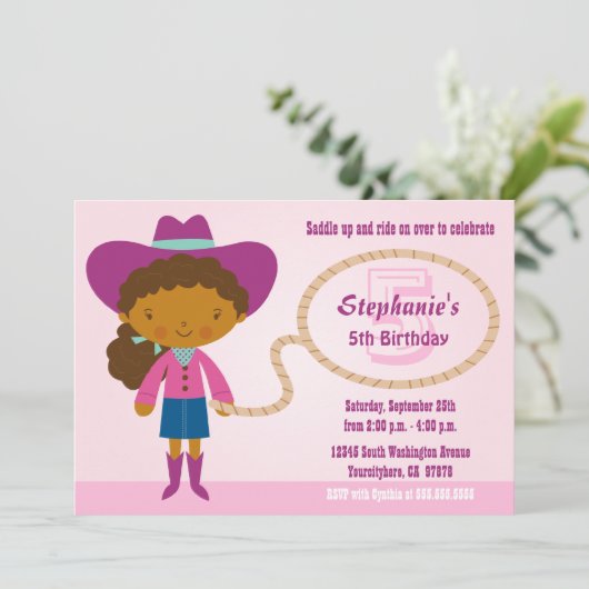 かわいい女性のカーボーイの投げ縄の女の子の誕生会の招待 招待状 (スタンド正面)