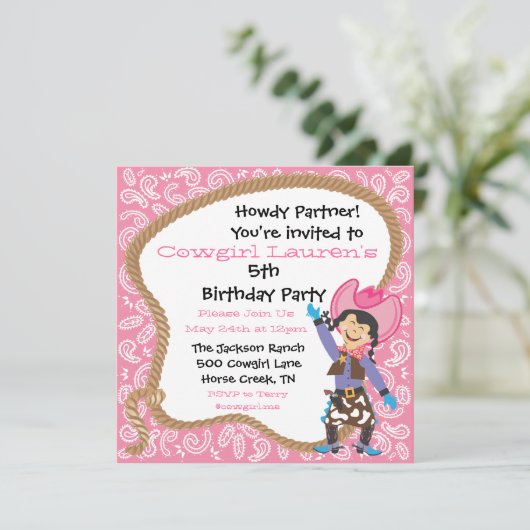 かわいい女性のカーボーイの誕生日パーティーのラッソ招待状カード 招待状 (スタンド正面)