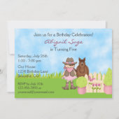 かわいい女性のカーボーイ、ブラウンホースとピンクバーン誕生日 招待状 (裏面)