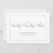 かわいい女性の卒業おめでとうメッセージ 招待状 (正面)