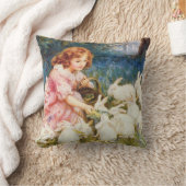 かわいい女食べ物を与えの子ウサギ クッション (ブランケット)