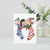 かわいい子ども連れのヴィンテージクリスマスストッキング シーズンポストカード (スタンド正面)