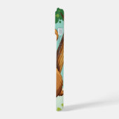 かわいい子グマが木に登る iPhone 15ケース (左側面)