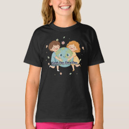 かわいい子供たちが地球を抱っこ - 毎日がアースデイの子供たち Tシャツ