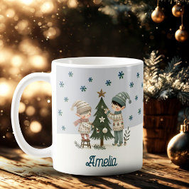 かわいい子供たちのクリスマスツリーの飾り付けのイラスト 名前入り コーヒーマグカップ