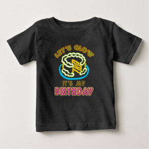かわいい子供の誕生日パーティー ギャグ ベビーTシャツ