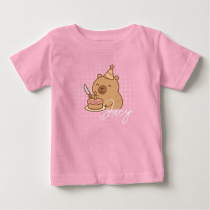 かわいい子供カピバラ誕生日ケーキパープル ベビーTシャツ